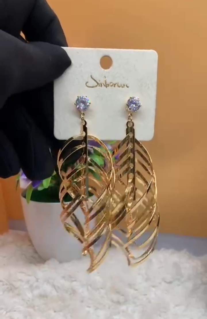 Women's gold earring 2