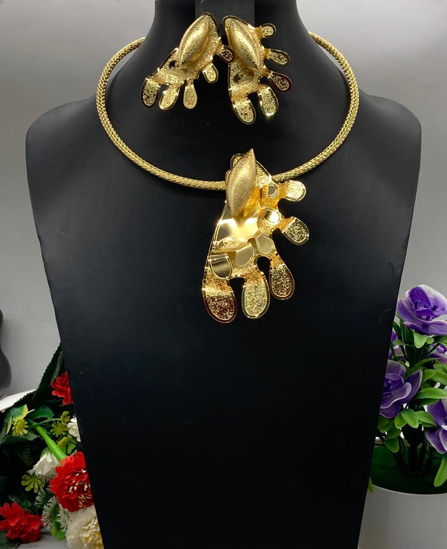 Women's gold necklace 4